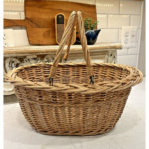 Vintage French Market Basket Hand Woven Rattan Wicker Metal Hinged Handles 15.5"